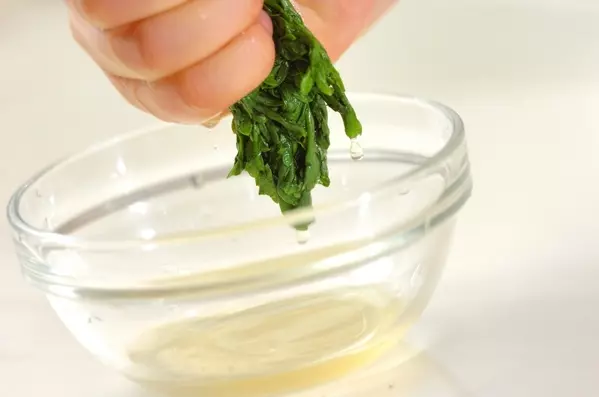 春菊とアサリのパスタの下準備1