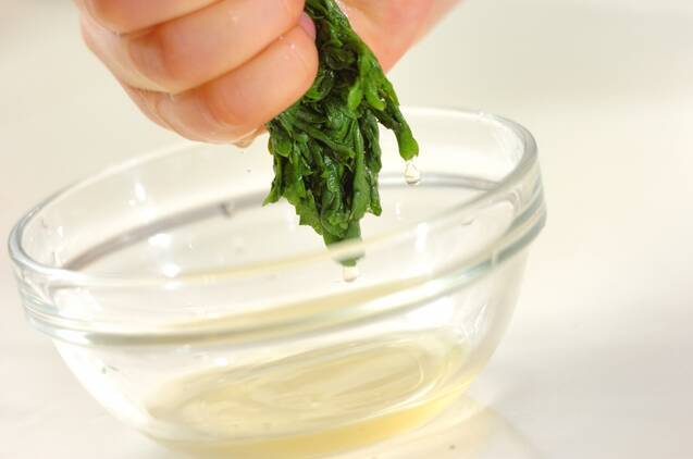 春菊とアサリのパスタの作り方の手順1