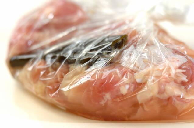 肉汁ジュワ〜！鶏のから揚げ 一晩漬け込むの作り方の手順2