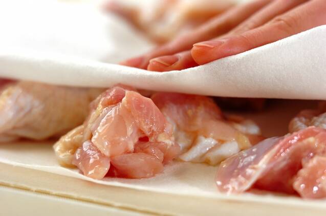 肉汁ジュワ〜！鶏のから揚げ 一晩漬け込むの作り方の手順3