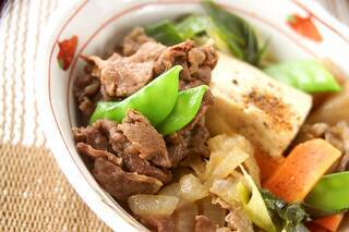 たっぷり野菜と一緒に！味しみ肉豆腐