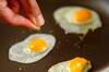 プロの技！きれいな目玉焼き ウズラの卵で作る by野首 昌代さんの作り方の手順2