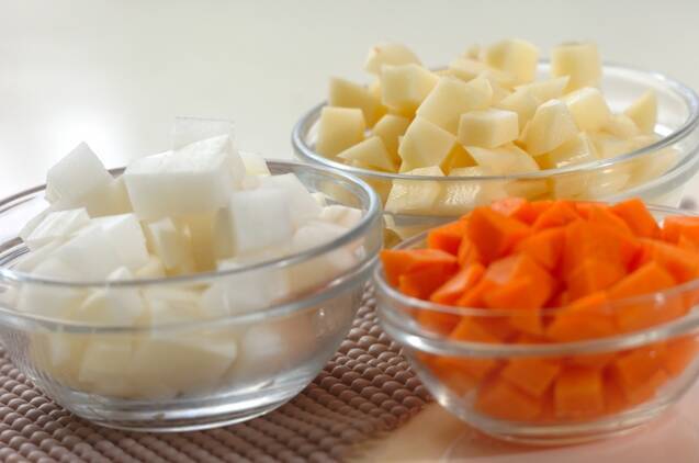サイコロ野菜の食べるスープの作り方の手順1