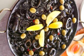 イカスミのパエリア