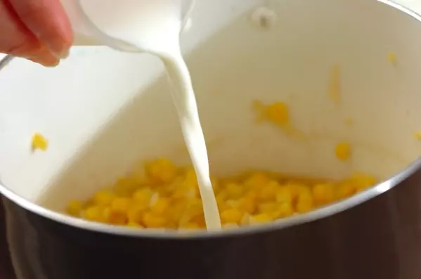 生トウモロコシで！基本のコーンポタージュの作り方2