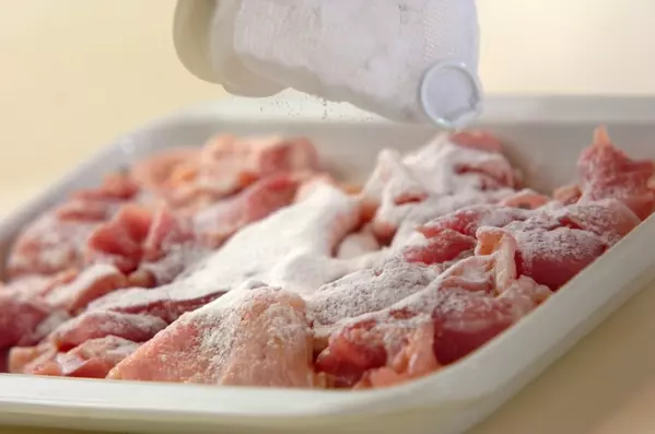 カリっとジューシー！やみつき塩唐揚げ by 杉本 亜希子さんの作り方1