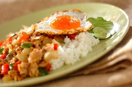 タイ風ひき肉炒めプレート