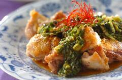 ピリ辛タレでお箸が止まらない！鶏もも肉のネギまみれ