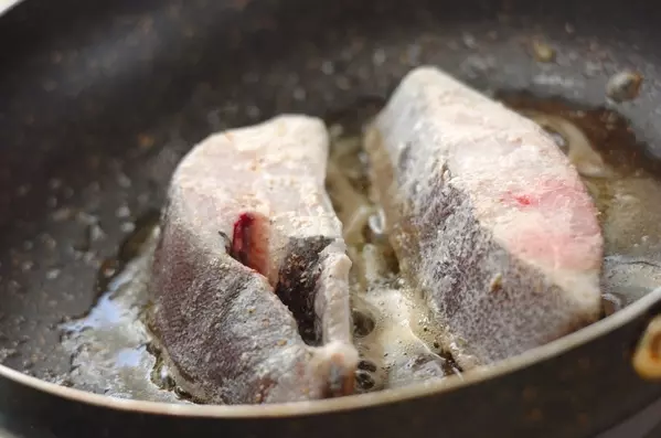 洋食の基本!カレイのムニエル タルタルソース添えの作り方2