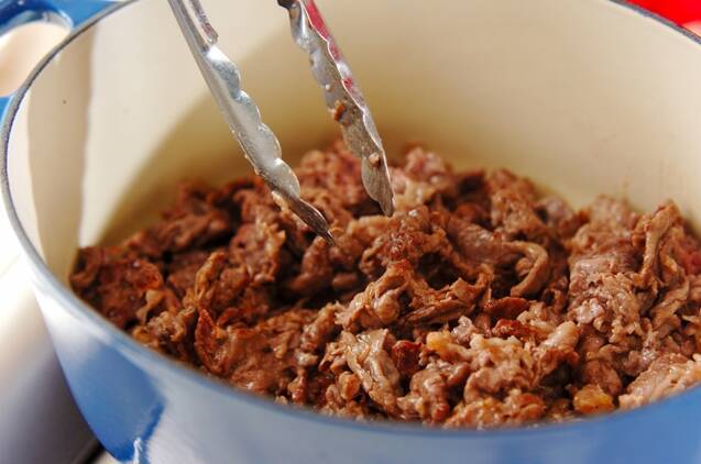 本格ビーフストロガノフ 簡単デミグラスソースで作る byMAKOさんの作り方の手順2