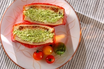 チーズとベーコンのキャベツたっぷりサンドイッチ