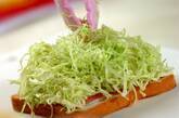 野菜たっぷり！チーズとベーコンのキャベツコールスローサンドイッチの作り方5