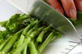 ご飯のお供に カブの葉のショウガみそ炒めの下準備1