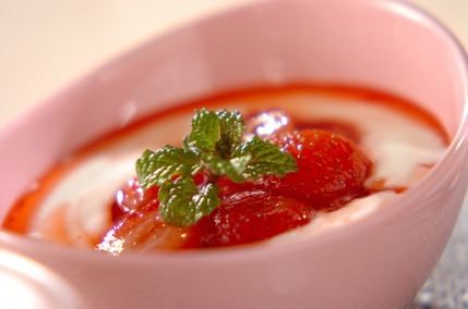 イチゴコンポートとヨーグルト