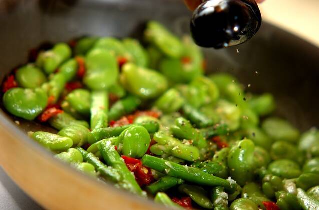 ソラ豆とドライトマトのペペロンチーノの作り方の手順5