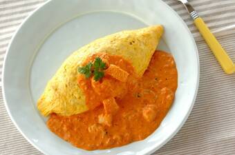 トマトクリームソースのオムライス