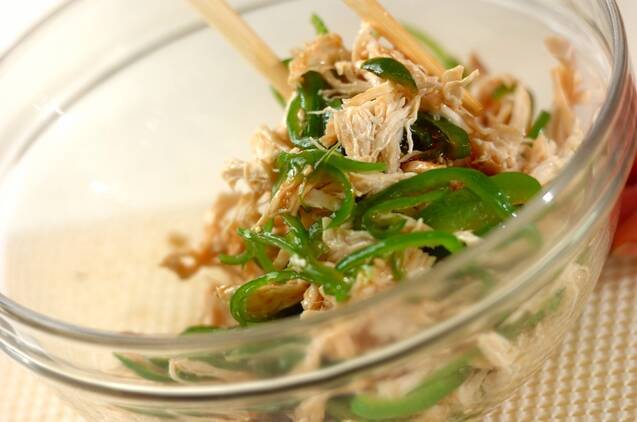 無限に食べられるヘルシー副菜！鶏ささ身とピーマンの中華和えの作り方の手順3