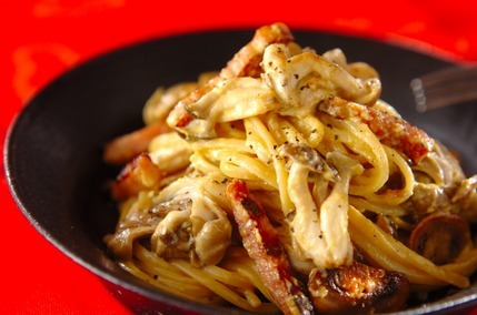 キノコたっぷりカルボナーラ