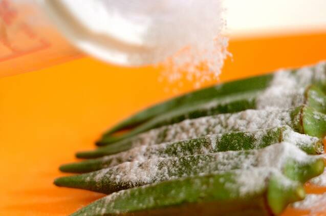 オクラのつくね巻きの作り方の手順2