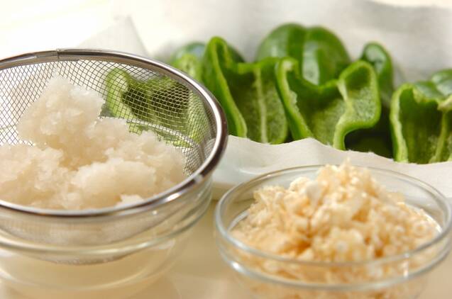 基本のピーマンの肉詰め 初心者も失敗なし by 山下和美さんの作り方の手順1