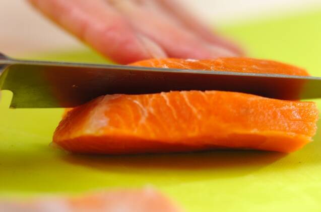 サーモンのピカタ　ピクルス添えの作り方の手順1