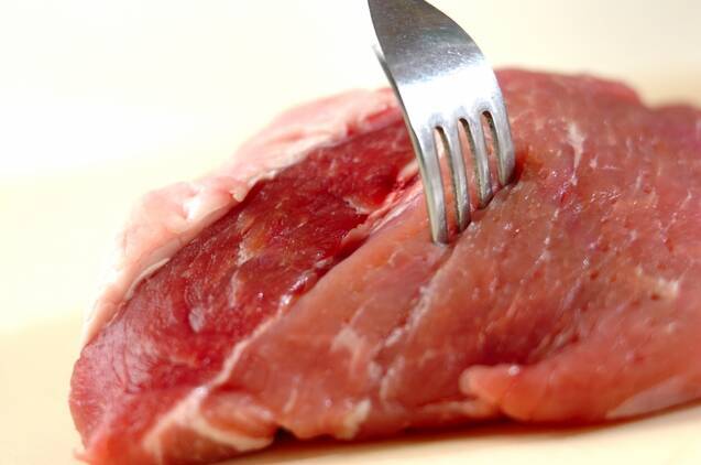 やさしい甘み！豚もも肉のハチミツショウガ煮の作り方の手順1