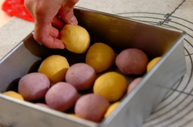 紫芋とカボチャの2色のちぎりパンの作り方の手順7