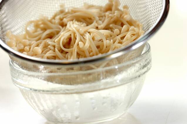 エノキとワカメのナムルの作り方の手順2