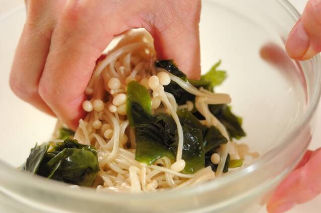エノキとワカメのナムルの作り方の手順3