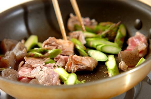 アスパラとコンニャクのユズコショウ炒めの献立の作り方の手順5