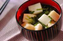 ハンペンと春菊のお吸い物