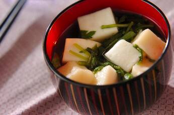 ハンペンと春菊のお吸い物