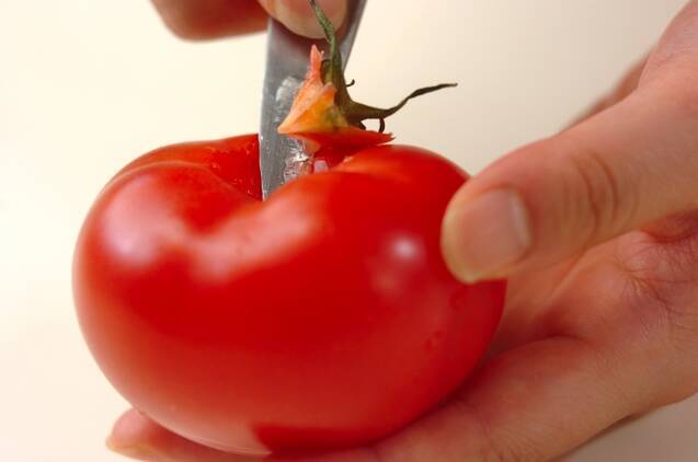 麺つゆ使って10分！トマトとツナのサラダの作り方の手順1