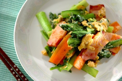 子供も大好き！小松菜とベーコンのオイスター卵炒め by谷本 啓子さん