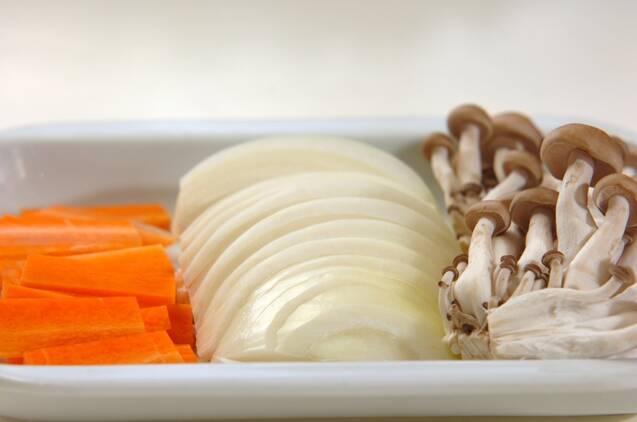 白菜たっぷり！基本の長崎皿うどんの作り方の手順2