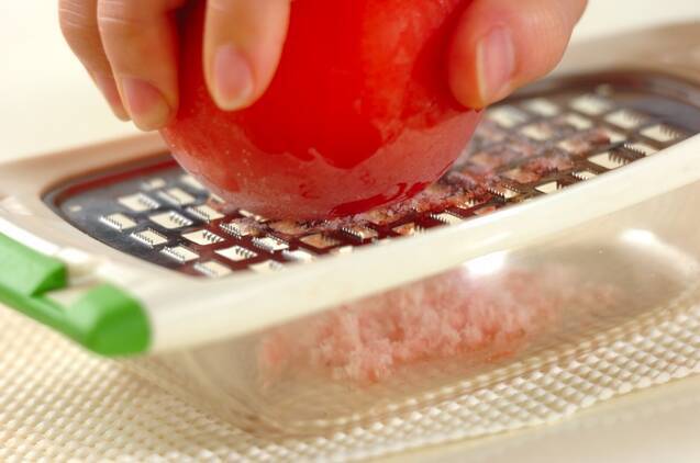 冷凍トマトの冷やしうどんの作り方の手順1