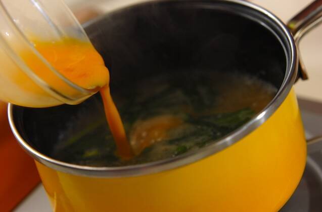 いりこだしのニラ玉みそ汁の作り方の手順3