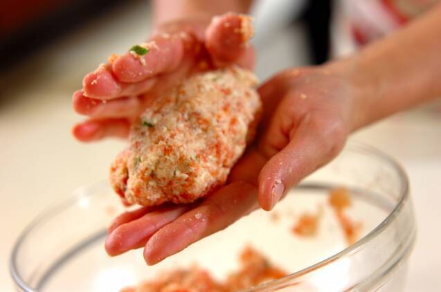 柔らかい豆腐ハンバーグ 鮭入りでご飯すすむ by森岡 恵さんの作り方の手順3