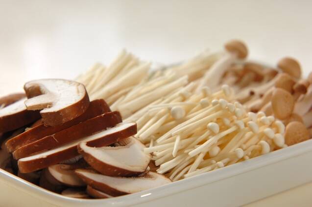 卵がふわとろ！簡単卵とたっぷりキノコのスープ by野口 ゆかさんの作り方の手順1