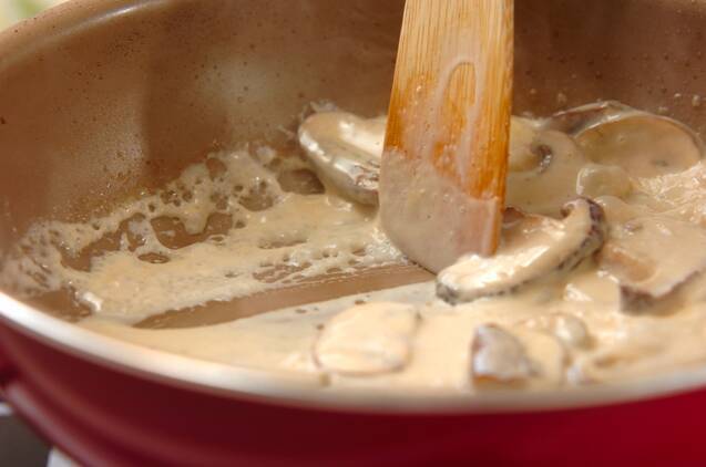 焼きサバのキノコクリームソースの作り方の手順4