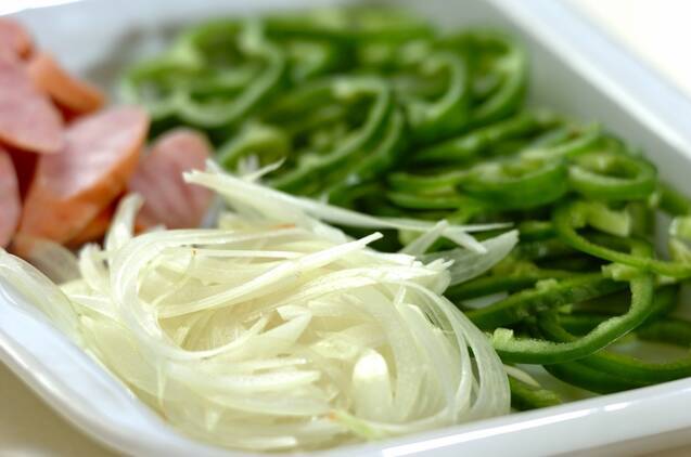 春巻きの皮でピザの作り方の手順1