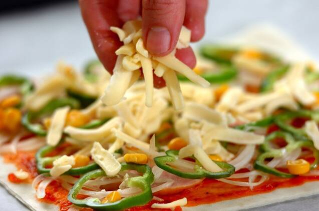 春巻きの皮でピザの作り方の手順3