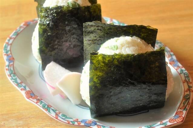 梅酢とゴマのサッパリおにぎり