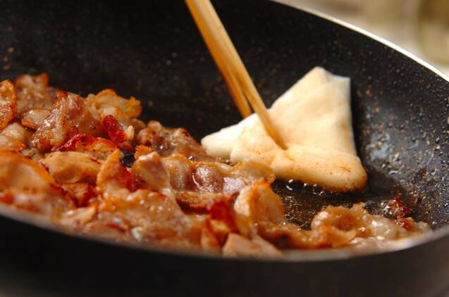 豚バラ肉と豆苗の炒め物の作り方の手順2