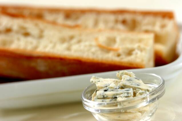 キノコとブルーチーズのタルティーヌの作り方の手順1