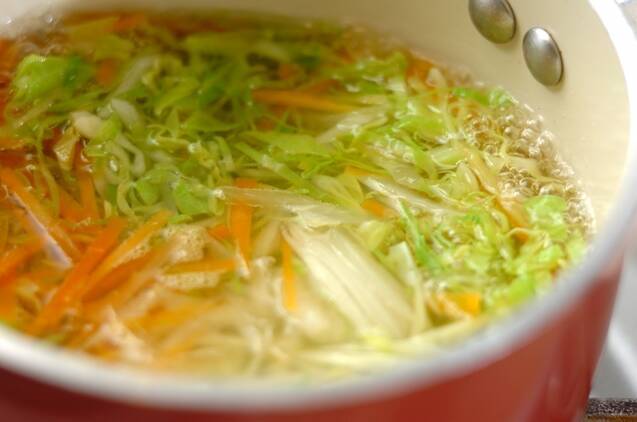 春キャベツのジンジャースープの作り方の手順2