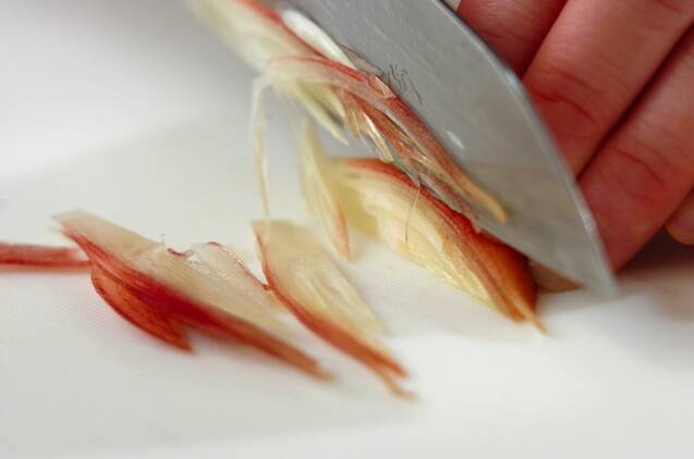 ナスとミョウガのみそ汁の作り方の手順1