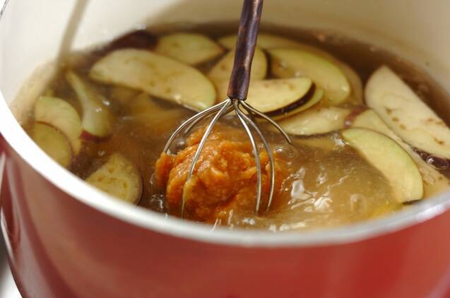 ナスとミョウガのみそ汁の作り方の手順3