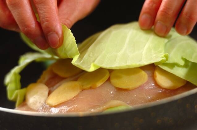 鶏胸肉の酒蒸し フライパンで簡単 しっとり柔らか by金丸 利恵さんの作り方の手順2