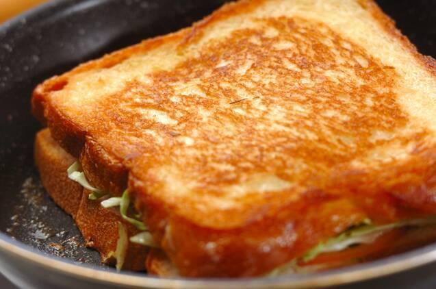 フライパンで作る！ホットサンド カリッと香ばしいの作り方の手順3